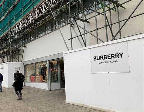 burberry shop london heathrow|burberry factory store london.